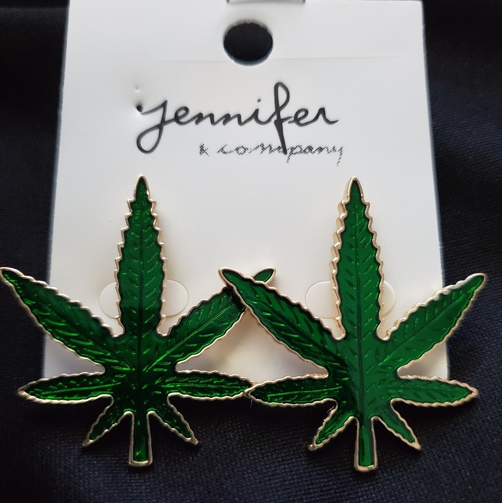 🐲🍁JENNIFER & CO MARY JANE LEAF GOLD EARRINGS🍁🐲